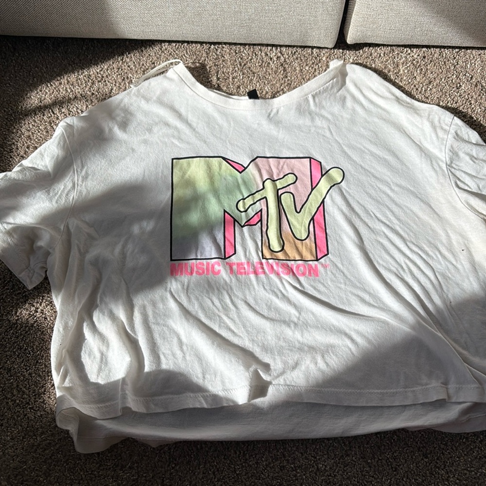 boxy crop MTV tee